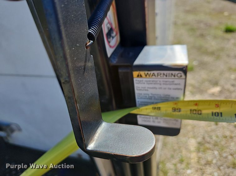 image for item MB9954 2006 Chevrolet Express 3500  box truck