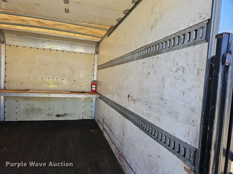 image for item MB9954 2006 Chevrolet Express 3500  box truck