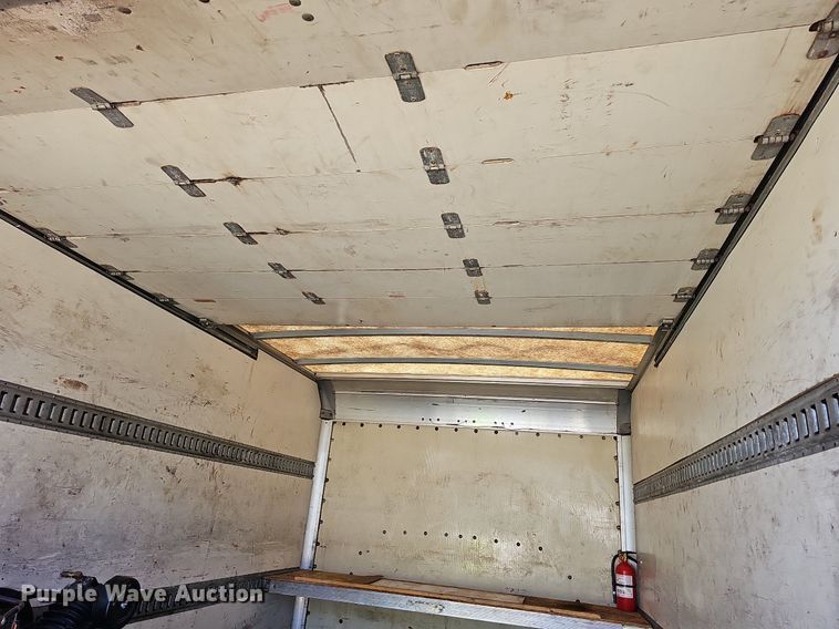 image for item MB9954 2006 Chevrolet Express 3500  box truck