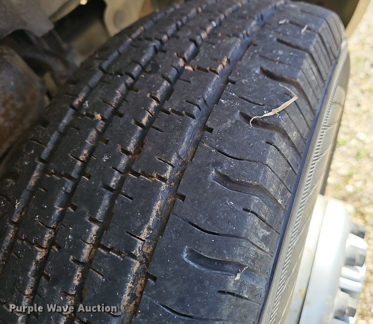 image for item MB9954 2006 Chevrolet Express 3500  box truck