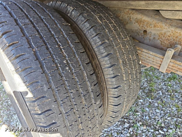 image for item MB9954 2006 Chevrolet Express 3500  box truck