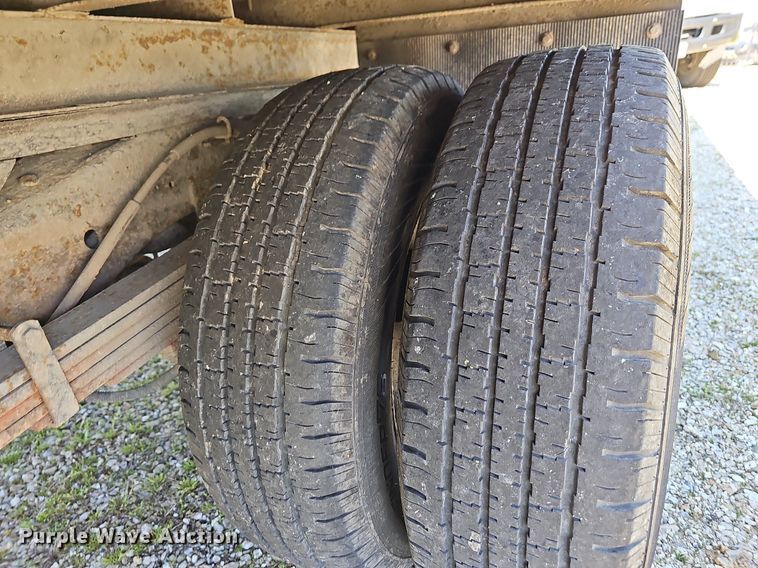 image for item MB9954 2006 Chevrolet Express 3500  box truck