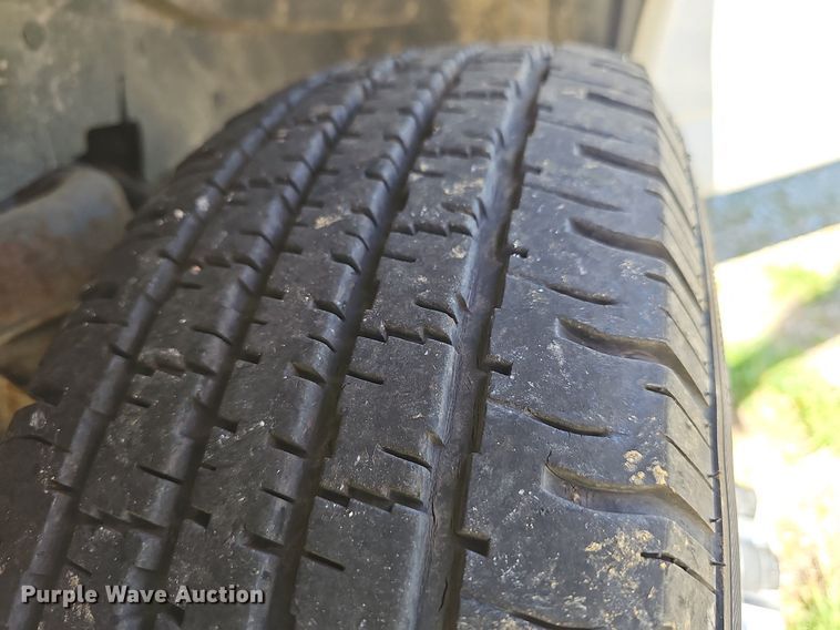 image for item MB9954 2006 Chevrolet Express 3500  box truck