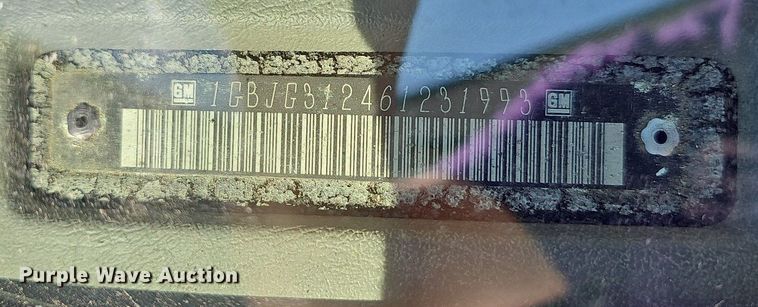 image for item MB9954 2006 Chevrolet Express 3500  box truck