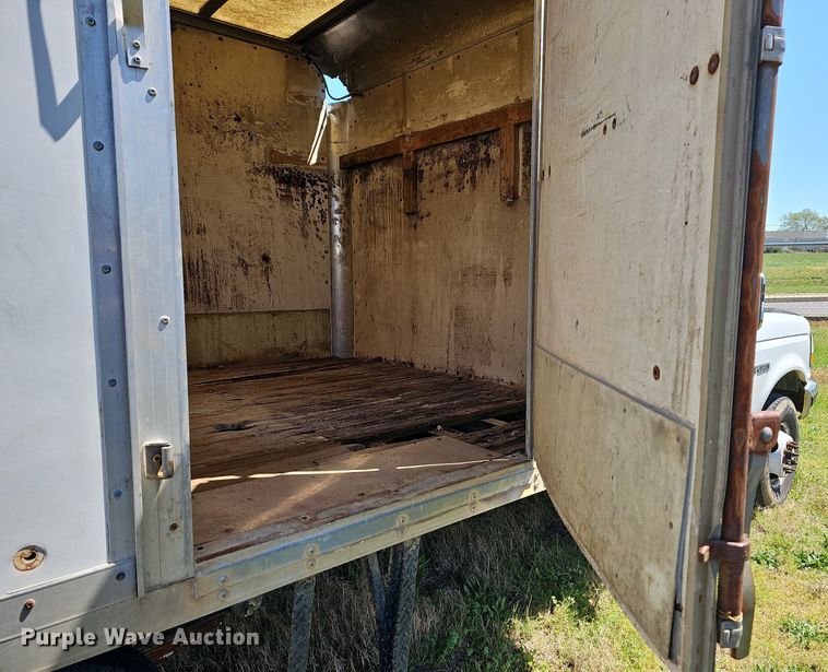 image for item MB9974 1997 Ford F450 Super Duty  box truck