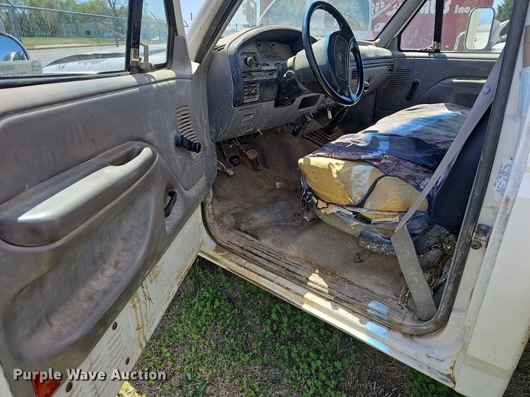 image for item MB9974 1997 Ford F450 Super Duty  box truck