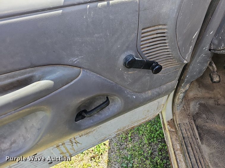 image for item MB9974 1997 Ford F450 Super Duty  box truck