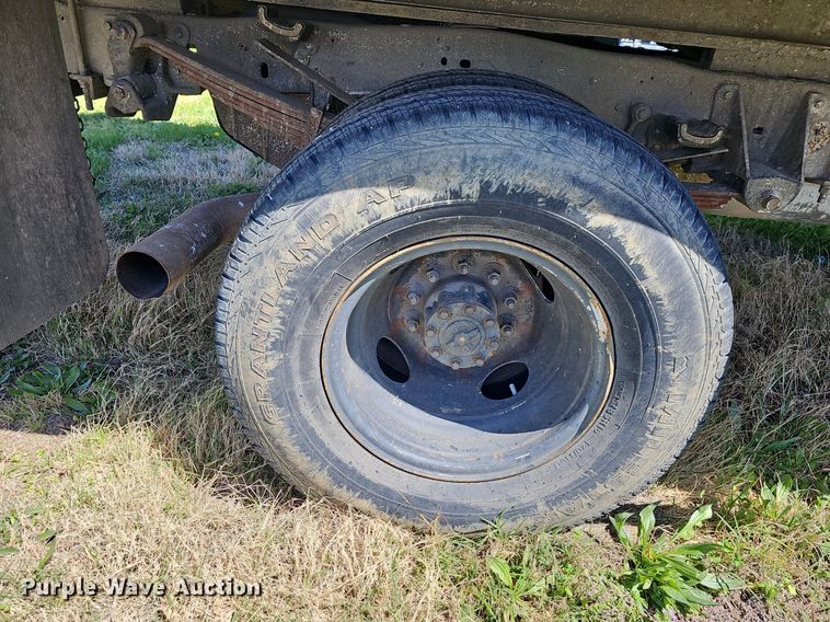 image for item MB9974 1997 Ford F450 Super Duty  box truck