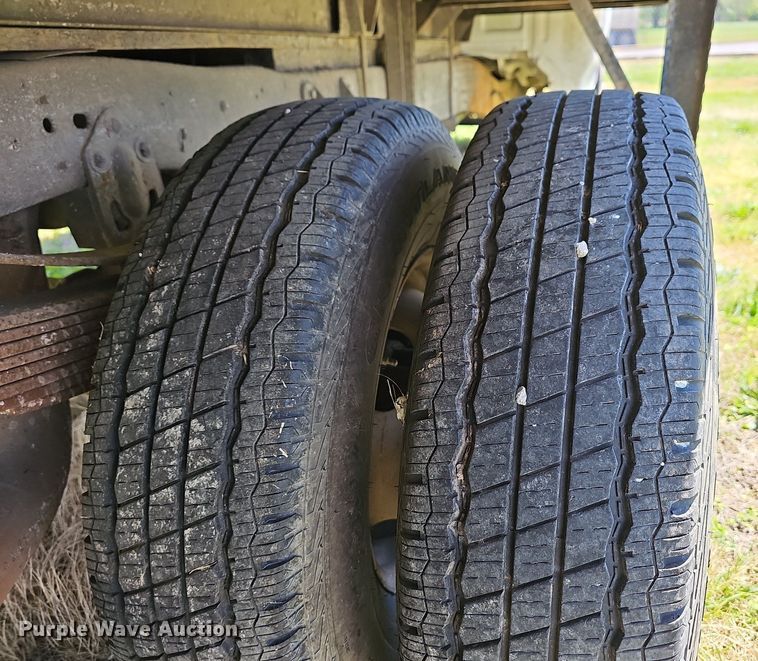 image for item MB9974 1997 Ford F450 Super Duty  box truck