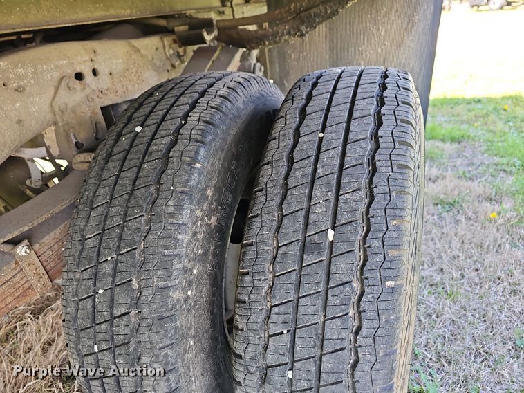 image for item MB9974 1997 Ford F450 Super Duty  box truck