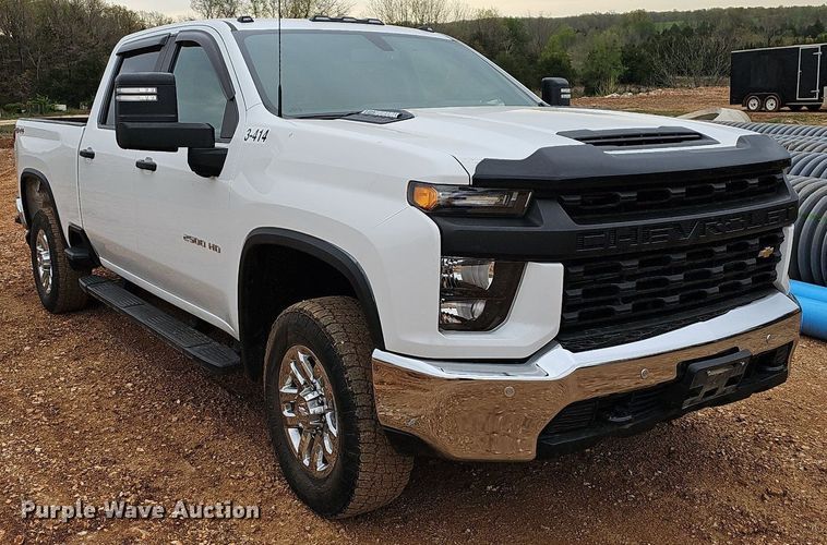 image for item MB9976 2020 Chevrolet Silverado 2500HD  Crew Cab pickup truck