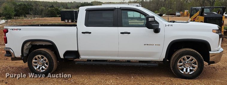 image for item MB9976 2020 Chevrolet Silverado 2500HD  Crew Cab pickup truck