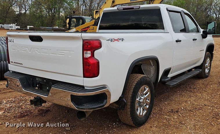 image for item MB9976 2020 Chevrolet Silverado 2500HD  Crew Cab pickup truck