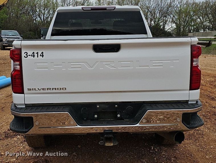 image for item MB9976 2020 Chevrolet Silverado 2500HD  Crew Cab pickup truck