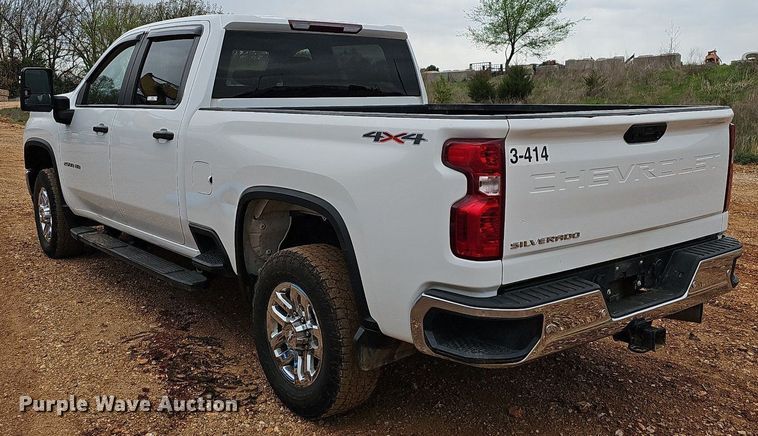 image for item MB9976 2020 Chevrolet Silverado 2500HD  Crew Cab pickup truck