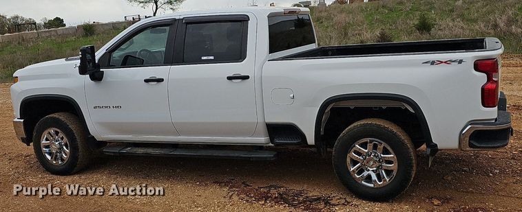 image for item MB9976 2020 Chevrolet Silverado 2500HD  Crew Cab pickup truck