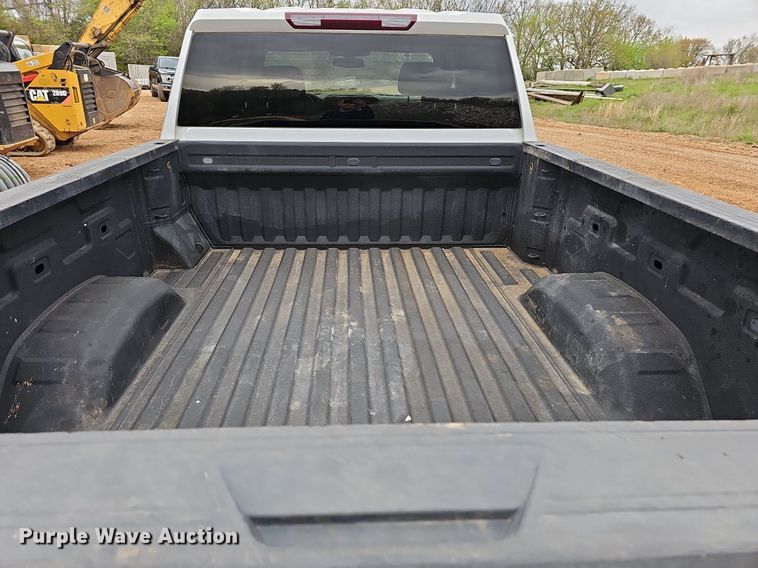 image for item MB9976 2020 Chevrolet Silverado 2500HD  Crew Cab pickup truck