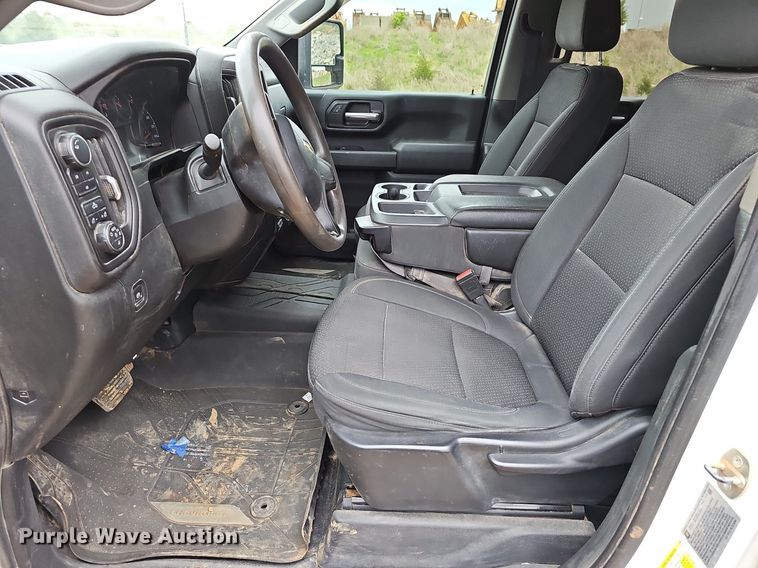 image for item MB9976 2020 Chevrolet Silverado 2500HD  Crew Cab pickup truck