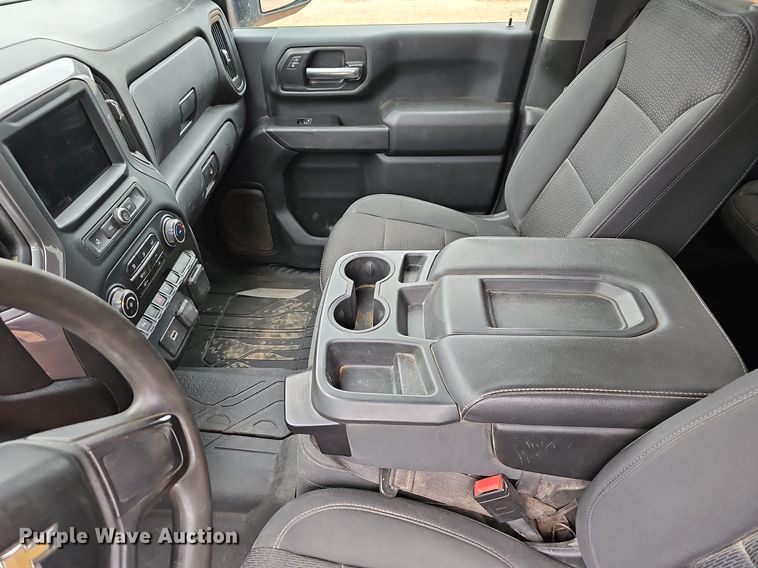 image for item MB9976 2020 Chevrolet Silverado 2500HD  Crew Cab pickup truck