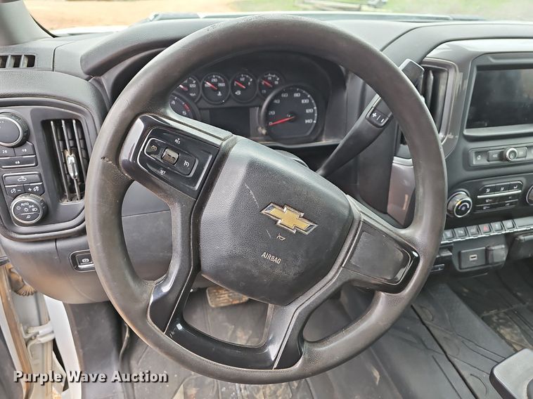 image for item MB9976 2020 Chevrolet Silverado 2500HD  Crew Cab pickup truck