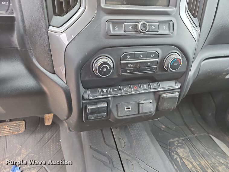 image for item MB9976 2020 Chevrolet Silverado 2500HD  Crew Cab pickup truck