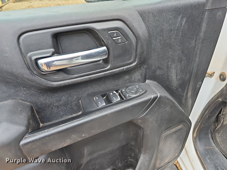 image for item MB9976 2020 Chevrolet Silverado 2500HD  Crew Cab pickup truck