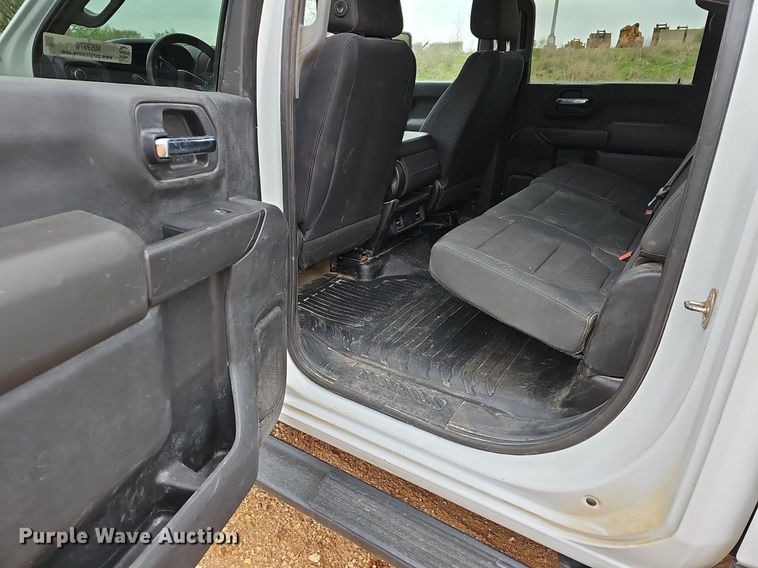 image for item MB9976 2020 Chevrolet Silverado 2500HD  Crew Cab pickup truck