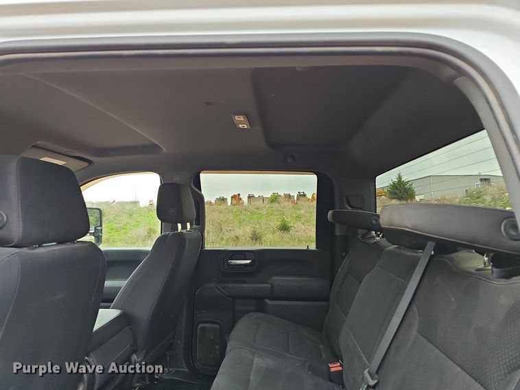 image for item MB9976 2020 Chevrolet Silverado 2500HD  Crew Cab pickup truck