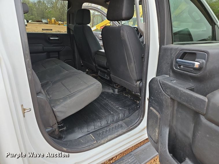 image for item MB9976 2020 Chevrolet Silverado 2500HD  Crew Cab pickup truck