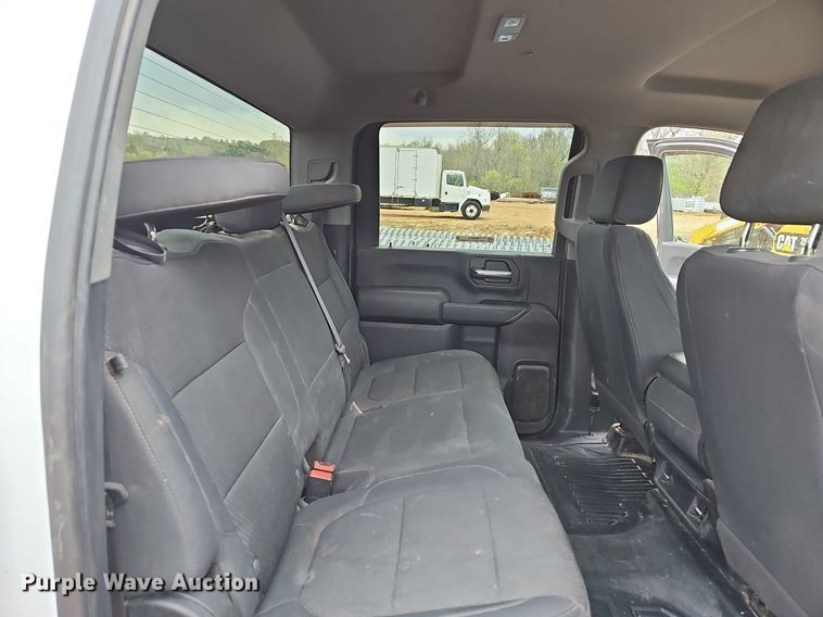 image for item MB9976 2020 Chevrolet Silverado 2500HD  Crew Cab pickup truck