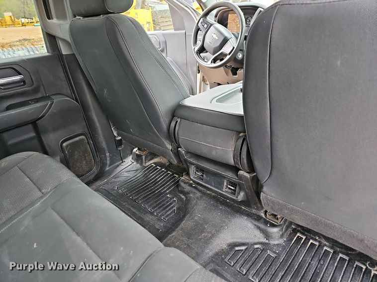 image for item MB9976 2020 Chevrolet Silverado 2500HD  Crew Cab pickup truck