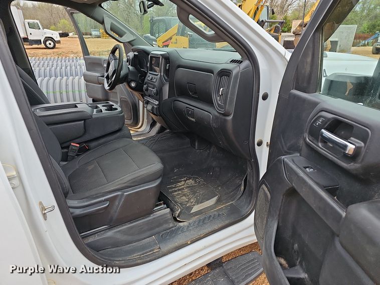 image for item MB9976 2020 Chevrolet Silverado 2500HD  Crew Cab pickup truck