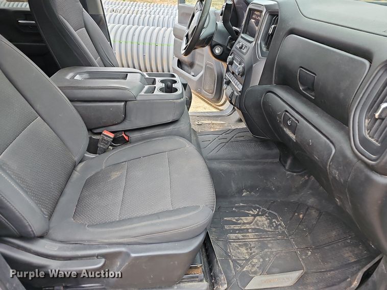 image for item MB9976 2020 Chevrolet Silverado 2500HD  Crew Cab pickup truck