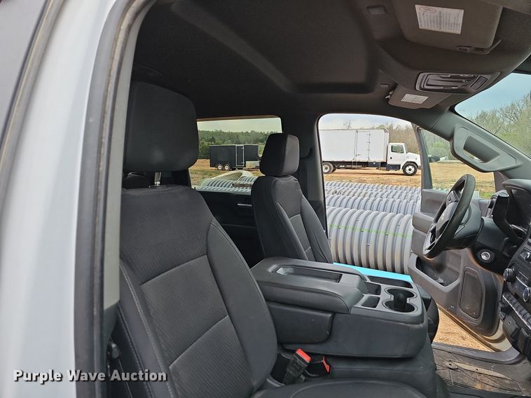 image for item MB9976 2020 Chevrolet Silverado 2500HD  Crew Cab pickup truck