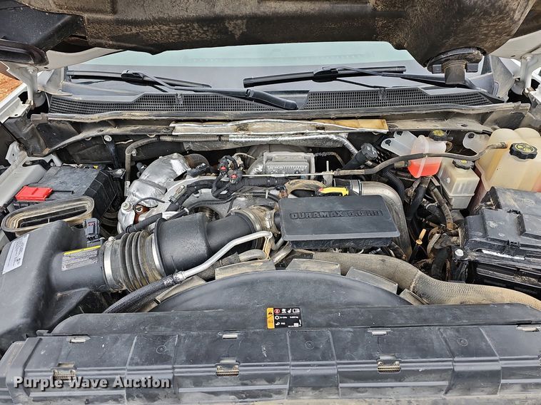 image for item MB9976 2020 Chevrolet Silverado 2500HD  Crew Cab pickup truck