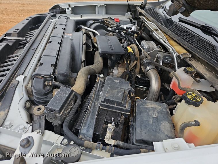 image for item MB9976 2020 Chevrolet Silverado 2500HD  Crew Cab pickup truck