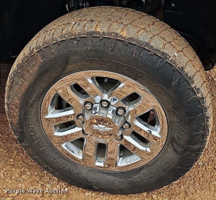 image for item MB9976 2020 Chevrolet Silverado 2500HD  Crew Cab pickup truck