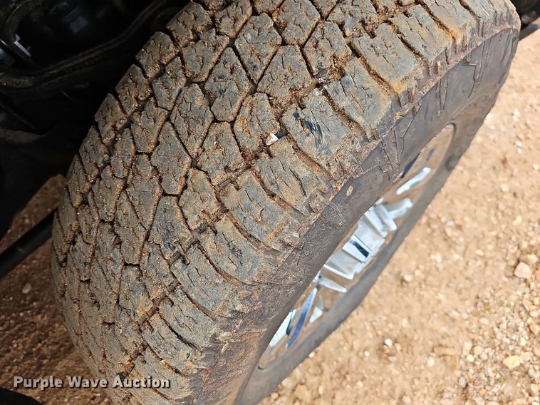 image for item MB9976 2020 Chevrolet Silverado 2500HD  Crew Cab pickup truck