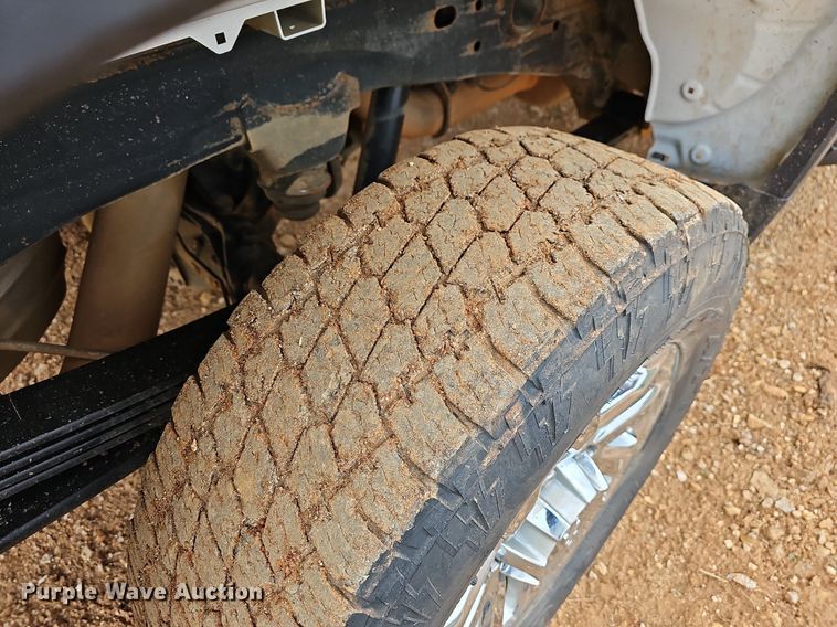 image for item MB9976 2020 Chevrolet Silverado 2500HD  Crew Cab pickup truck