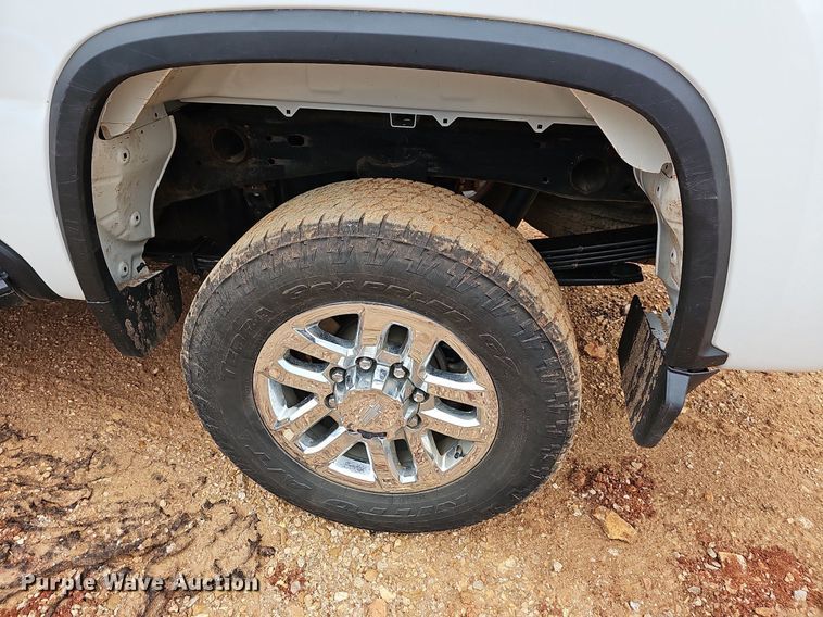 image for item MB9976 2020 Chevrolet Silverado 2500HD  Crew Cab pickup truck