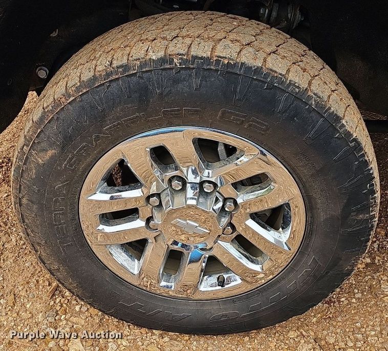 image for item MB9976 2020 Chevrolet Silverado 2500HD  Crew Cab pickup truck