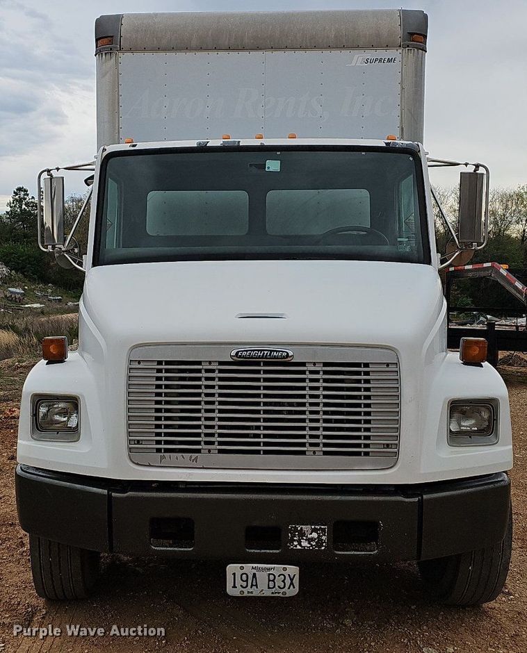 image for item MB9980 2004 Freightliner FL70  box truck