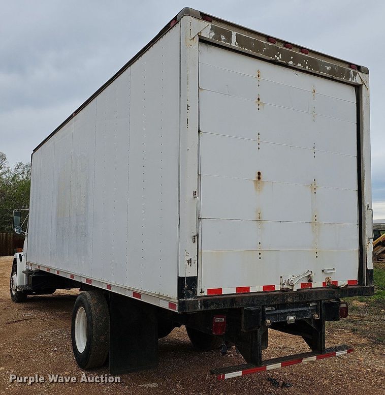 image for item MB9980 2004 Freightliner FL70  box truck