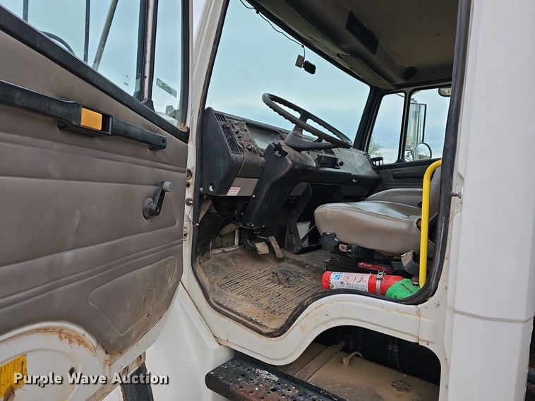 image for item MB9980 2004 Freightliner FL70  box truck