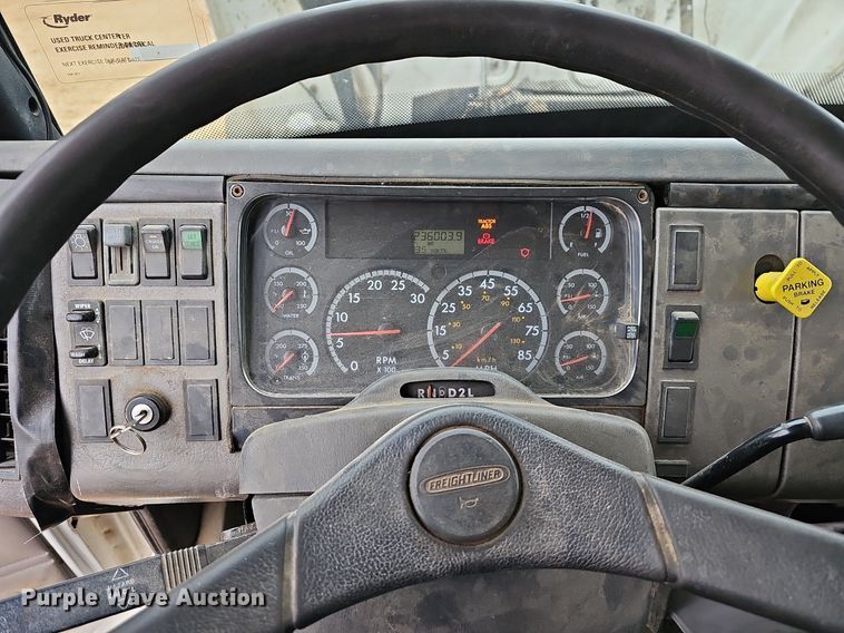 image for item MB9980 2004 Freightliner FL70  box truck