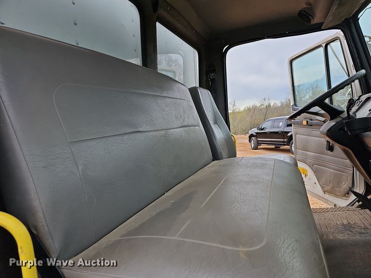 image for item MB9980 2004 Freightliner FL70  box truck