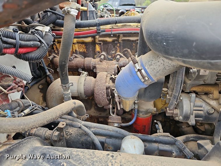 image for item MB9980 2004 Freightliner FL70  box truck