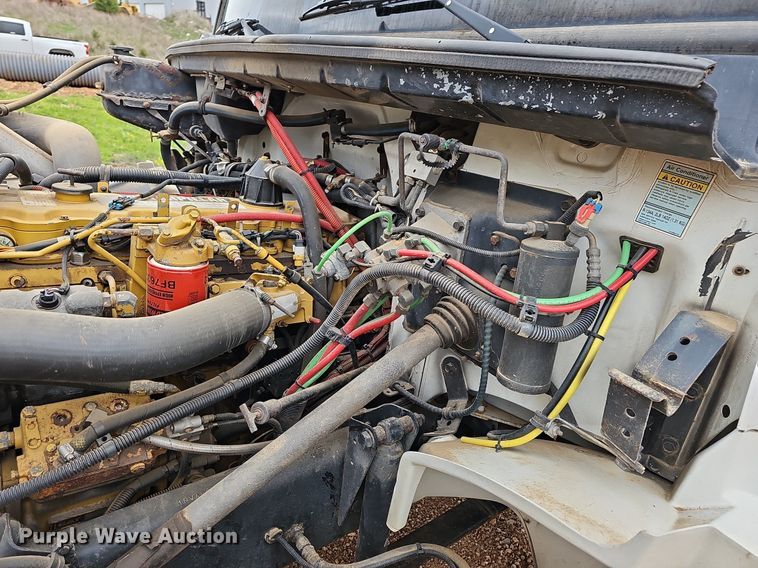 image for item MB9980 2004 Freightliner FL70  box truck