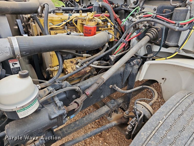 image for item MB9980 2004 Freightliner FL70  box truck