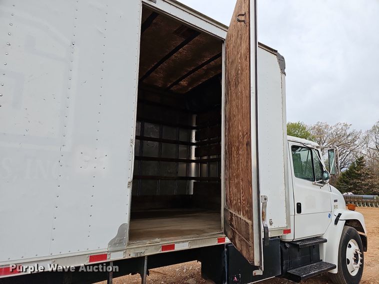 image for item MB9980 2004 Freightliner FL70  box truck